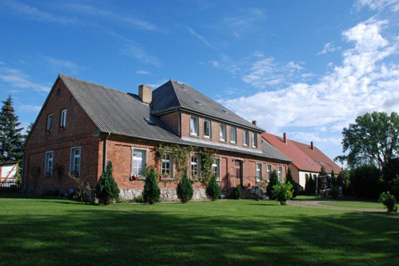 Ferienwohnungen Im Gutshaus Gnies Exterior foto
