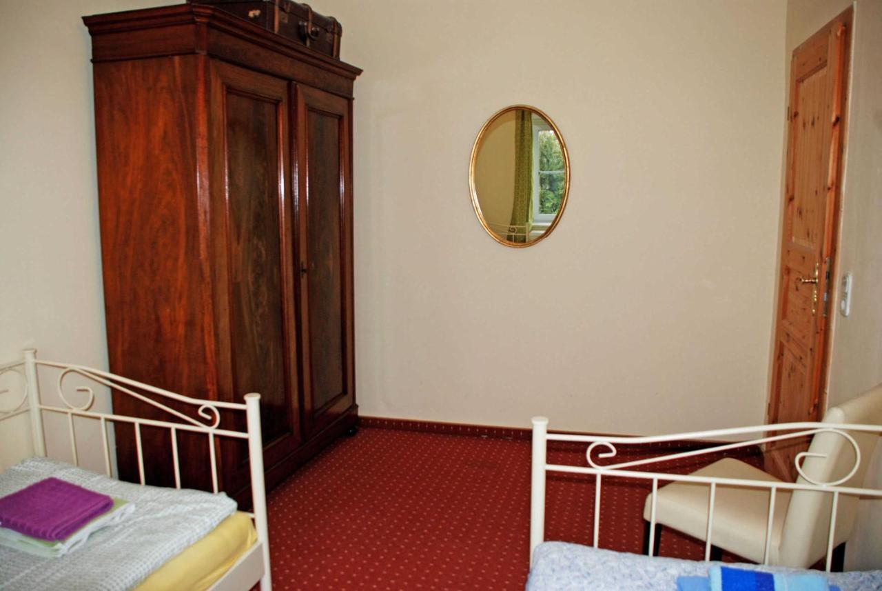 Ferienwohnungen Im Gutshaus Gnies Exterior foto